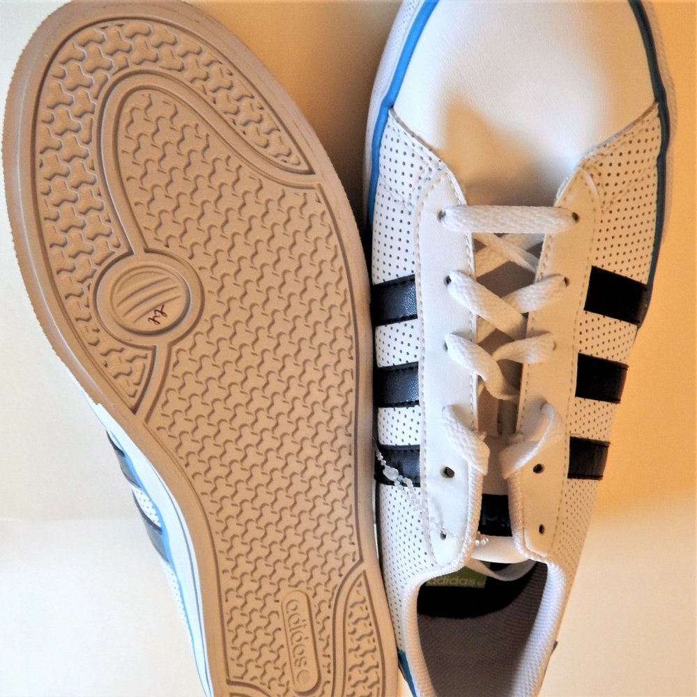 NEW Adidas Shoes Athletic skateboard Tennis casual Men Sz 10